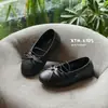 Sapatos de Couro Estilo Ballet Rasos com Laço Versáteis da Nova Moda Outono 2026 para Crianças