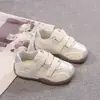 Sapatos de menina 2026 outono novo tênis esportivo de couro infantil sapatos brancos para meninas sapatos esportivos leves para meninos