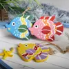 Decoraciones de animales pequeños de pez de color de madera mediterránea de doble cara, pequeño colgante, accesorios de decoración de pared para habitación infantil, jardín de infancia