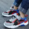 Zapatillas para niño estilo nuevo otoño e invierno piel impermeables para estudiantes de primaria, niños medianos y grandes, zapatos casuales para correr