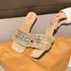 Chinelos abertos com strass estilo francês 2026, confortáveis para usar ao ar livre, novo modelo outono e inverno, chinelos de pé estilosos com salto plataforma e bico quadrado
