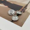 Botões Metálicos Convexos Simples Costurados à Mão com Acabamento de Luxo para Casacos de Luxo, Trench Coats, Ternos e Camisas