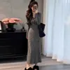 Vestido floral de manga larga con botones en gris francés para mujer, principios de otoño, elegante, ajustado, visualmente más alto, cintura ceñida, vestido largo de cola de pez