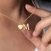 Moda Europeia e Americana Colar Simples de 26 Letras em Forma de Coração Pingente Criativo Versátil de Coração de Pêssego Corrente Curta para Clavícula Presente para Mulheres
