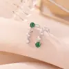 Brincos Assimétricos em Prata de Lei S925 Yiluyin com Jade Água Azul e Jade Verde, Apresentando um Design Prateado Levemente Luxuoso e Moderno