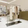 Estante de Exhibición para Tienda de Ropa Acero Inoxidable Piso a Techo Estante Nakajima Estante de Exhibición para Tienda de Ropa de Mujer Colgador Plateado