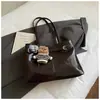 Bolsa Retrô de Nicho Francês para Mulheres 2025 Nova Inverno Versátil Bolsa de Ombro para o Dia a Dia Bolsa Tote Fashion de Grande Capacidade