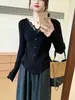 Camisa Base de Encaje Huali Falsa de Dos Piezas 2026 Otoño Nuevo Estilo Coreano Casual Dulce Elegante Top para Mujer