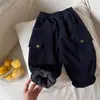 Calças de veludo cotelê para crianças, espessadas para outono e inverno, calças de trabalho de inverno para meninos, macacão casual com forro de fleece para bebês, estilo moderno