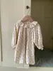 Novedades Otoño 2026 Estilo Coreano Conjuntos de Hermanas para Bebés Niñas: Elegante Mono Vestido Floral de Manga Larga con Cuello Campana