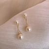 Pendientes coreanos de alta gama de varios estilos y gran venta transfronteriza, pendientes de perlas de imitación para otoño e invierno, ligeros, creativos y de moda.