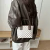 Bolsa de balde simples, única e estilosa, bolsa casual da moda, novo modelo de verão 2026, bolsa de ombro e transversal feminina texturizada