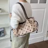Bolso de mano informal de ante con lunares para mujer, gran capacidad, nueva colección de otoño 2026, bolso tote retro para el día a día, bolso de hombro y bolso de axila