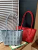 2026 Bolso de Mano Tejido Hueco Nuevo para Mujer, Bolso de Hombro de Gran Capacidad para Vacaciones, Bolso Cesta de Moda para el Trabajo