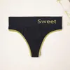 Fornecimento Exclusivo Transfronteiriço de Tanga Color Block com Letras Rosqueadas para Mulheres, Calcinha Sem Costura, Respirável, Alta Elasticidade, Amigável à Pele, Multicor, Sexy