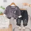 Moletom de Fleece para Bebê Início do Inverno Roupas Infantis 2025 Conjunto de Duas Peças Quente Estiloso com Bolso Espessado Tendência para Meninos