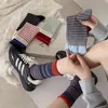 Calcetines Largos Rayados de Bloques de Color con Doble Volante de Moda Otoñal, Calcetines Transpirables de Algodón Peinado a Media Pantorrilla para Mujer