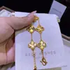 Alternativa de Alta Qualidade ao Mesmo Estilo Visto em Lojas de Ouro, Pulseira de Trevo de Quatro Folhas Gravada a Laser, Colar da Moda na Cor Dourado Areia que Preserva a Cor, Em Estoque na Fábrica