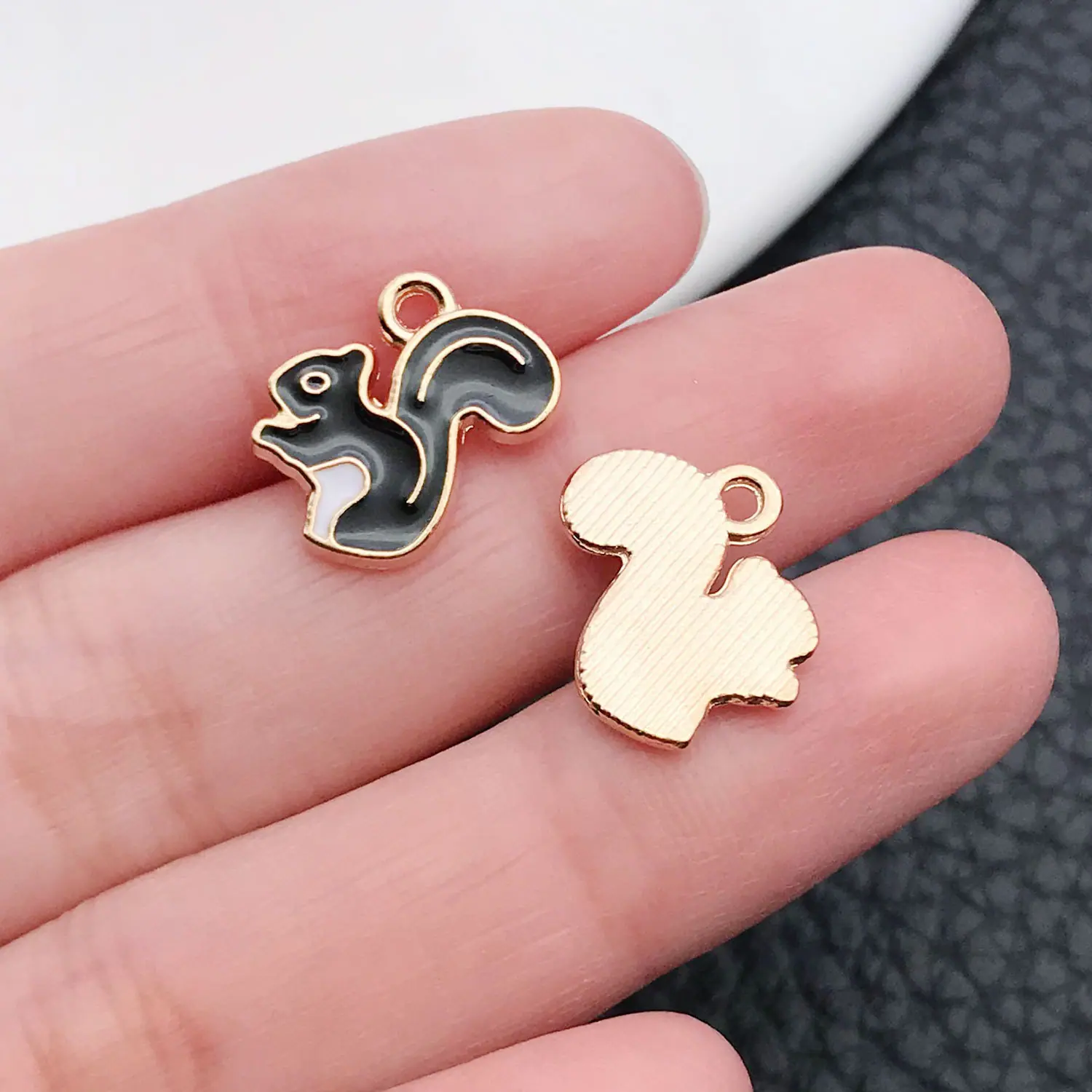 9921-滴油黑白小松鼠12x15mm-锌合金-0.85g