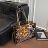 Bolsa de Mano Transparente de PVC con Diseño de Graffiti de Verano Ins para Niñas, Perfecta para Compras, Salidas de Verano y Viajes a la Playa, Bolso de Hombro Llamativo