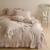 Conjunto de cama estilo francês feminino de quatro peças, trama waffle, mistura de algodão e linho, capa de edredom com acabamento em renda, com uma vibe descontraída