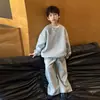 Zhilili Roupa Infantil Conjunto de Moletom para Meninos 2026 Outono Novo Conjunto de Duas Peças Top e Calça Infantil Tendência