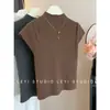 Top de punto con hilo de núcleo de verano, diseño puro y ajustado, cuello semi-alto con mangas pequeñas acampanadas, 2026, elegante top adelgazante