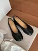 Versión de Piel de Oveja 2026 Estilo Nuevo Zapatos de Hendidura para Dedos de Pie de Pezuña de Cerdo con Tacones Gruesos Plisados, Zapatos de Tacón Medio Bajo Individuales para Mujer, Zapatos de Ballet de Cuero Genuino