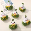 Pingente de Crochê Feito à Mão em Formato de Bolinho de Arroz Pegajoso de Alta Qualidade, um Acessório de Boneco Zongzi Estilo Desenho Animado para Bolsas durante o Festival do Barco-Dragão