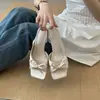 Sandalias de tacón grueso para mujer, nuevo modelo verano 2026, estilo dulce, antideslizantes, sin espalda, casual francés, elegantes sandalias romanas