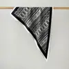 Lenço de Cabeça Estilo Étnico, Lenço Triangular de Sarja Imitação de Seda com Estampa Paisley, Touca, Lenço Triangular com Estampa Paisley Atacado