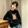 Camiseta de manga larga de algodón puro para niños con estampado de dibujos animados, adecuada para primavera y otoño, cuello redondo, top básico versátil para niñas y bebés, estilo moderno