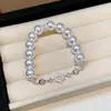 Pulsera de Flor de Zirconia y Perla Estilo Francés, Lujo Ligero, Sensación de Alta Gama, Pulsera Versátil, Joyería de Nicho Moderna y Única para Mujeres