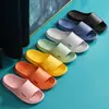 Pantuflas de baño versátiles y portátiles para viajes y uso en casa, cómodas para bañarse, sandalias ligeras populares para mujeres y niñas en dormitorios