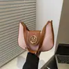 Bolsa Feminina Moda 2025 Primavera Nova Tendência Decoração com Cinto Bolsa de Ombro Retrô Estampa de Letras Casual de Axila