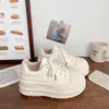 Zapatillas blancas de plataforma ugly-cute para mujer, de suela gruesa, nuevos mocasines chic de otoño de nicho estilo coreano, zapatillas deportivas versátiles