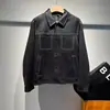 Jaqueta de Lapela em Camurça Preta com Costura Aparente, Toque de Luxo, Estilo Masculino, Novo Modelo Primavera/Outono 2026, Outerwear Fashion Ligeiramente Solto