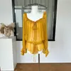 Top texturizado estilo francés de amarre para principios de otoño, blusa de rayón de manga larga con volantes y cuello cuadrado de amarre para mujer en color canela nude y otros colores