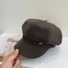 Al por mayor Coreano 2026 Otoño/Invierno Nuevo Francés Elegante Insignia Metálica Octagonal Sombrero de Mujer Casual Adelgazante Gorra de Boina