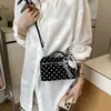 Bolsa Caixa de Bolinhas Estilo Coreano para Mulheres, Exquisite e de Alto Padrão, Bolsa de Ombro Único Transversal, Bolsa de Mão Pequena Versátil para o Dia a Dia, Bolsa Quadrada Pequena Casual