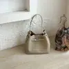 Essenciais de Escritório Super Quentes Bolsa Pequena de Mão Feminina 2026 Nova de Verão High-End para o Trabalho Ombro Único Transversal Bolsa Saco