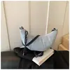 Atacado transfronteiriço pequenas bolsas femininas novo design retrô nicho bolsa croissant da moda super quente bolsa bolinho bolsa de ombro única transversal