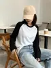 Camiseta larga de manga larga, holgada, talla grande, para mujer, perfecta para usar en capas en otoño e invierno, con un cuello redondo moderno y casual.