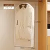 Capa de Poeira para Jaqueta de Penas, Capa de Poeira para Casacos e Ternos Tipo Pendurado no Guarda-Roupa, Capa de Poeira para Roupas Comprimidas à Prova de Umidade Visível em PEVA
