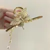 Grampo de Cabelo de Borboleta com Franjas Novo Verão 2025 Liga Metálica Galvanizada Pérola Acessório de Cabelo Retrô Novo Estilo Chinês Grampo de Cabelo para Mulheres