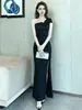 Vestido de Noche Negro de un Solo Hombro 2026 Estilo Nuevo Gama Alta Lujo Ligero Estilo Nicho Vestido de Cola de Pez con Abertura para Anfitriona