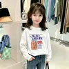 Camiseta de Manga Larga para Niña Estilo Nuevo Otoño 2026 Bebé Niña Holgada Estampado de Dibujos Animados Top Moderno Femenino