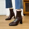 Botas femininas de salto alto, nova coleção outono/inverno 2026, botas estilo Martin com bico quadrado, pretas, salto grosso, elásticas, botas populares de corte justo