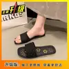 Nuevas zapatillas de verano versátiles de suela plana antideslizantes, elegantes zapatillas de brisa fresca para el hogar para uso en exteriores, estilo de celebridad de internet 2025 estilo hada