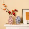 Jarrón de Porcelana Azul y Blanco, Simple y Moderno, Pintado a Mano, Estilo Ins de Alta Gama, Arreglo Floral para Sala de Estar, Decoración Suave de Lujo Ligero, Recipiente Decorativo para Flores de Mesa